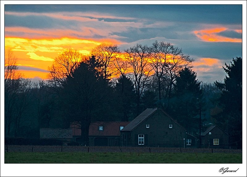 20110107_0001 1.jpg - Zonsondergang boven De Winter